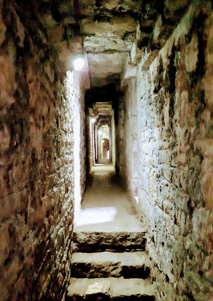 Stone tunnel