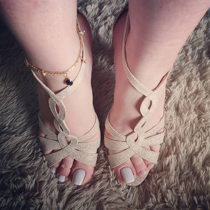 girl toes