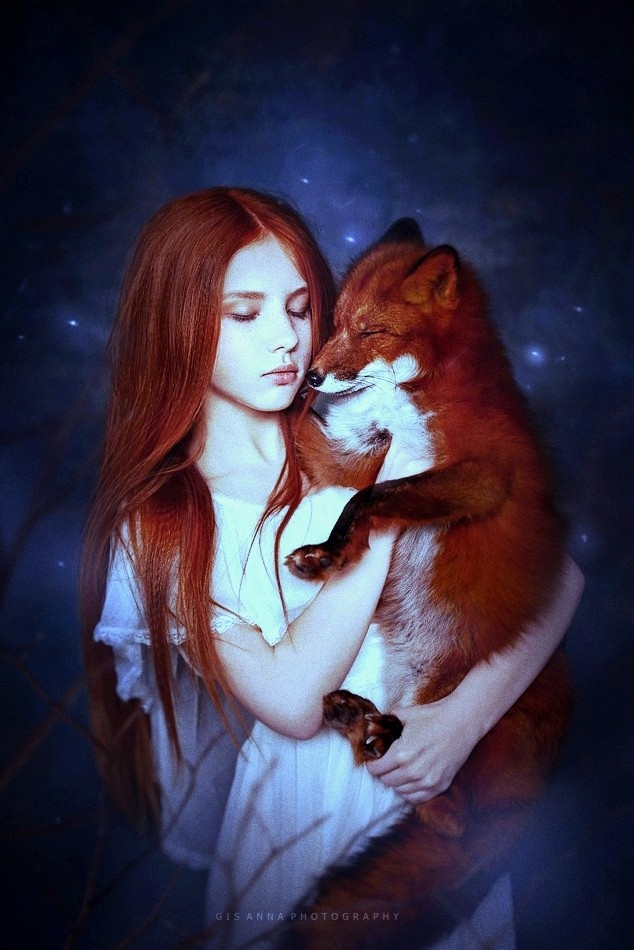 Девушка с лисом. Girl with a fox.