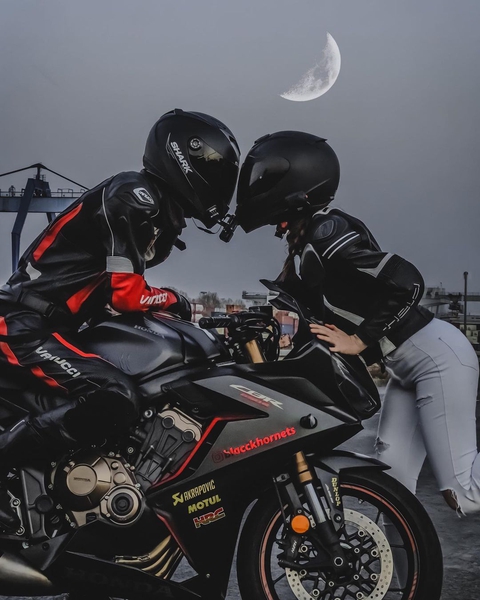 couple Riders