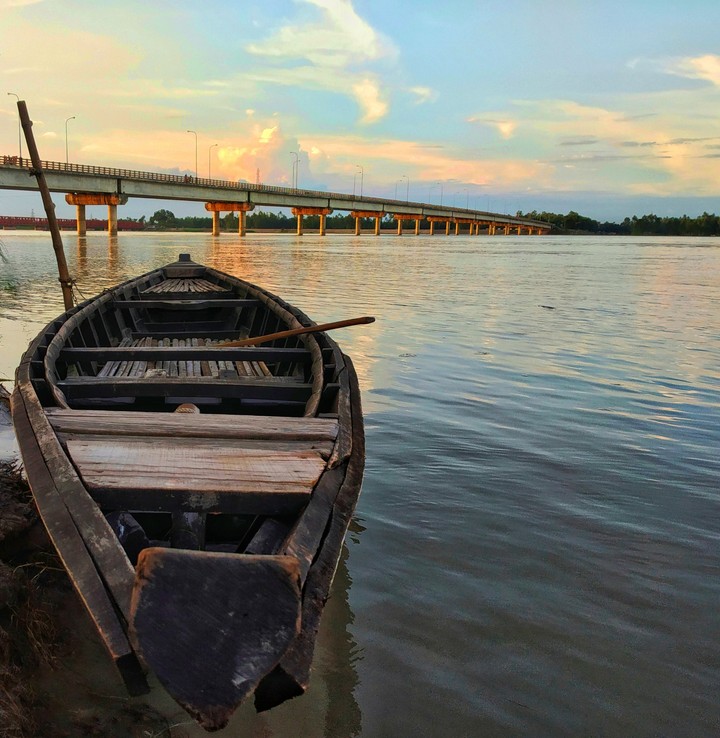 ... boat...