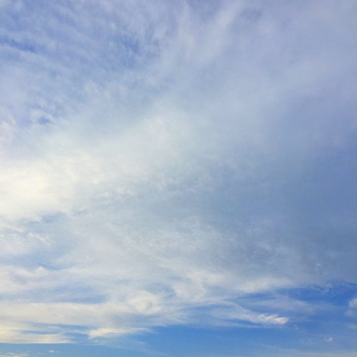 cloud in the blue sky☁️