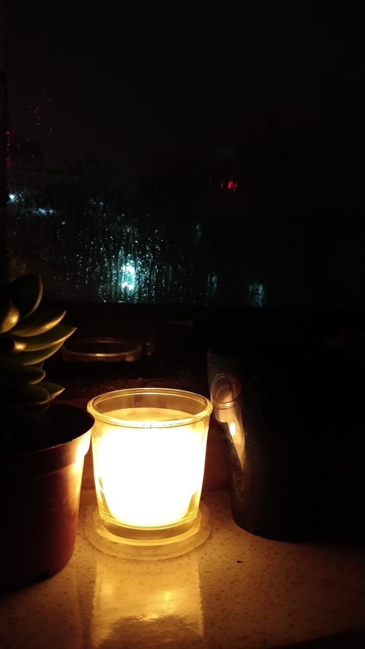 vanilla candle and snow fall