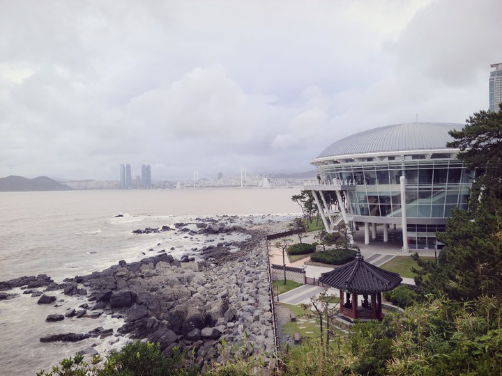 Nurimaru in a cloudy day