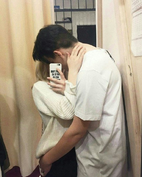 Он увидел её