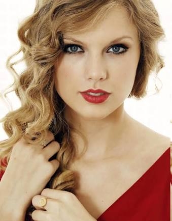 TAYLOR SWİFT