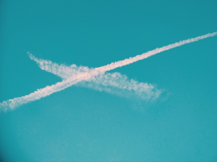 jet plane contrails
