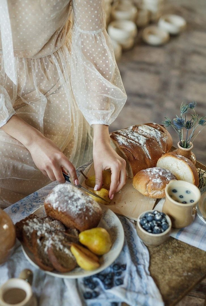 bread and berries