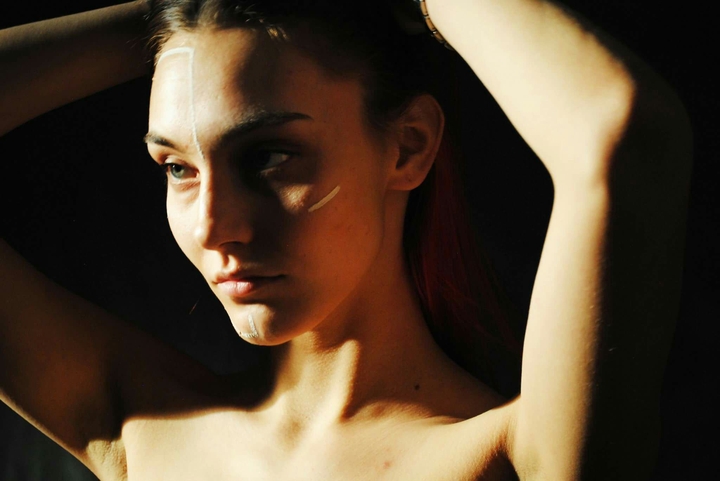 Nude shoulders