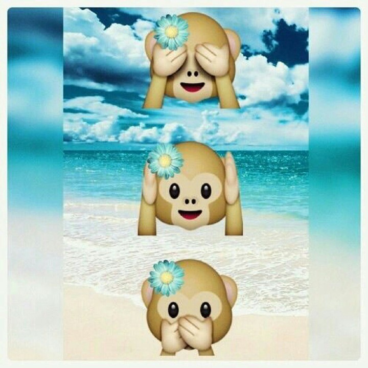 Emoji monkeys in the see