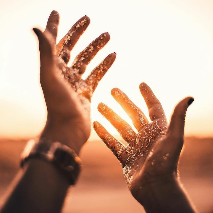 hands