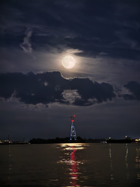 Astronomical_object, Moon, atmospheric_phenomenon