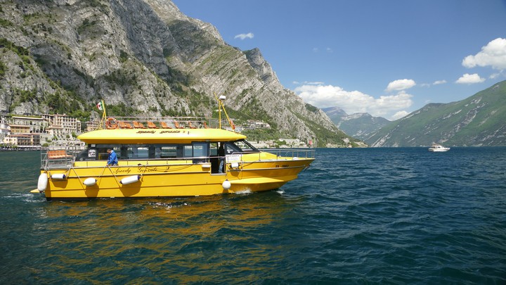 Ausflugsschiff auf dem Gardasee