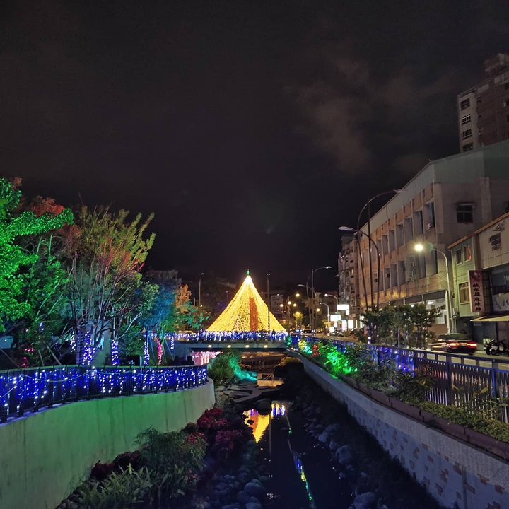 水岸花都
