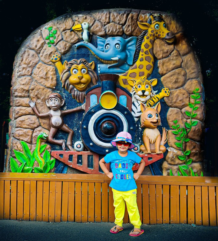 cuty in the zoo