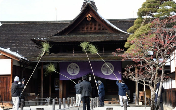 Temple preparations for new year
