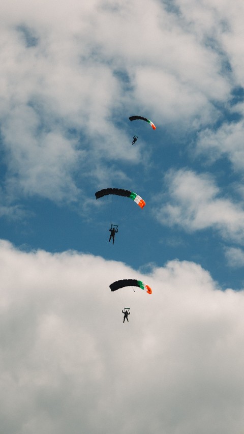 tapety blue, parachuting