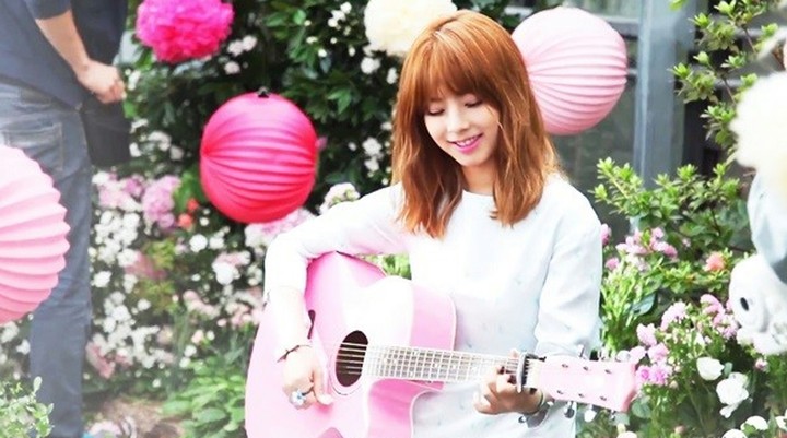 Juniel I think I'm in love music video wallpaper