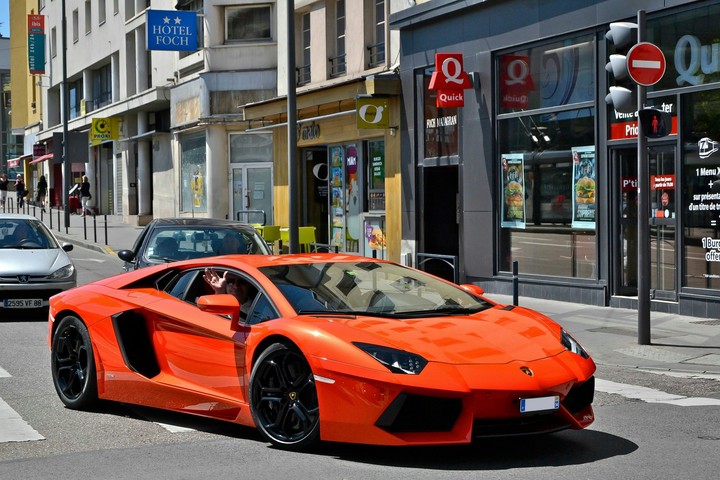 LAMBORGINI. AVENTOR