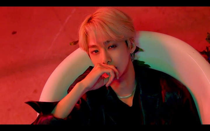 MONSTA X(몬스타엑스) - 'LIVIN' IT UP'