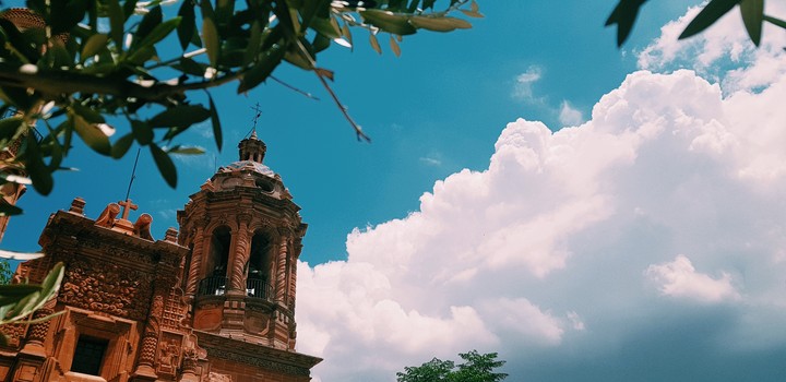 iglecia en las nuves