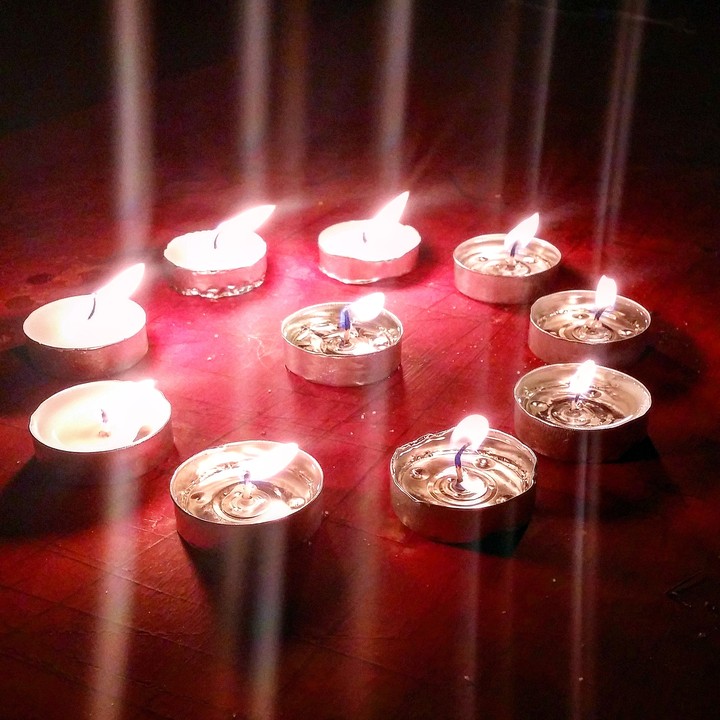 circle of candles