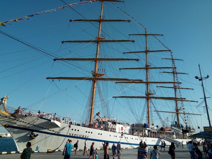 Sailing ship