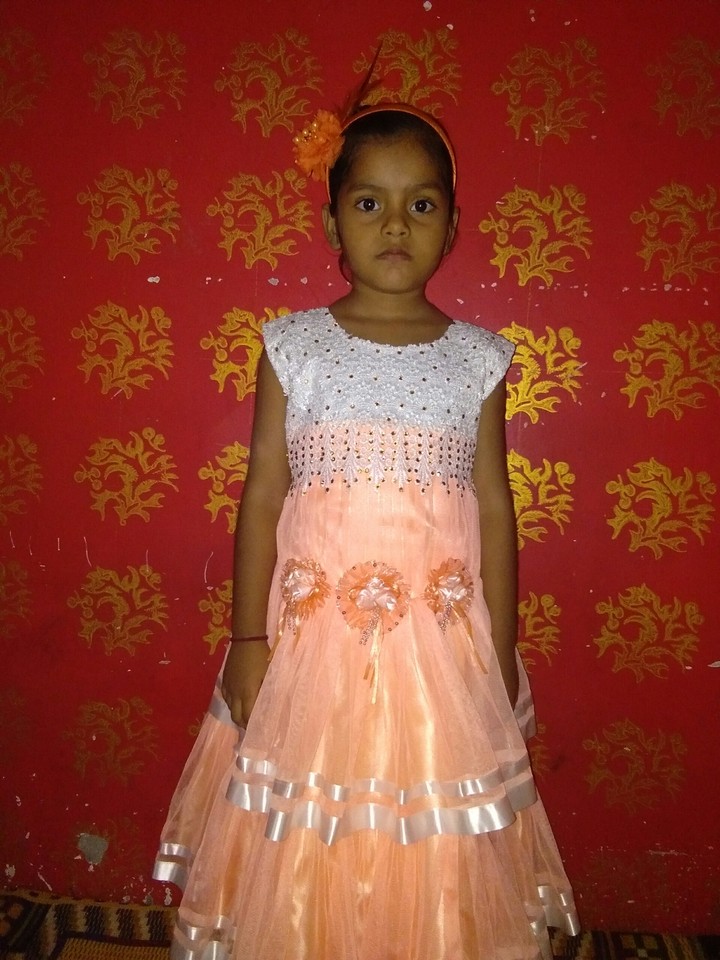 a little girl is very pretty please given the like and viwes