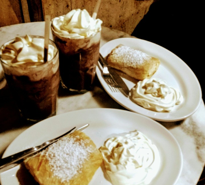 Struddels at night