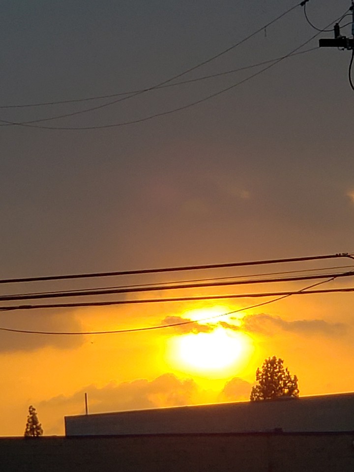 un hermoso atardecer en diciembre