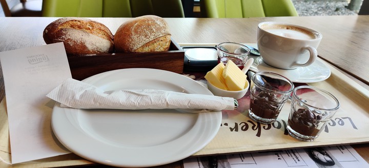 breakfast in Hanoi