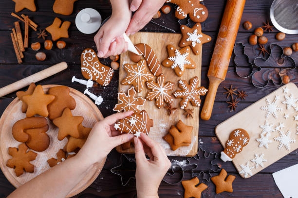 decorating the gingerbread together