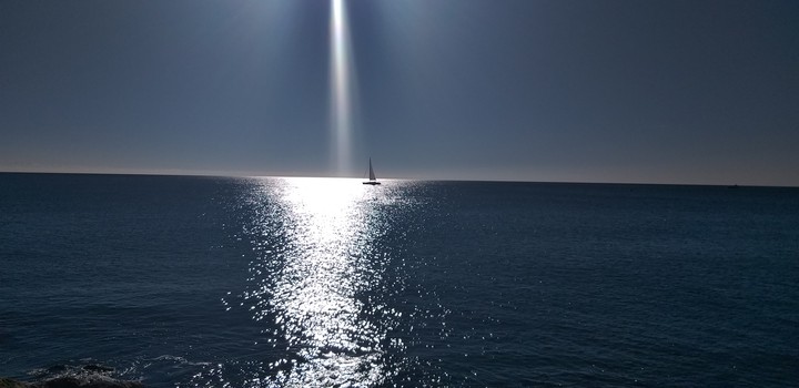 ⛵