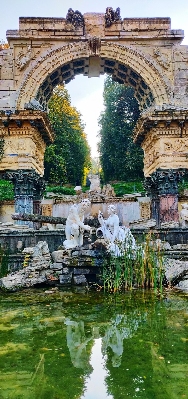 Schönbrunn fountain