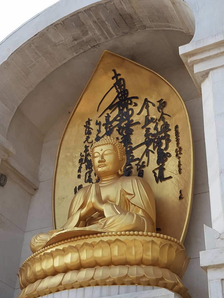 shanti stupa