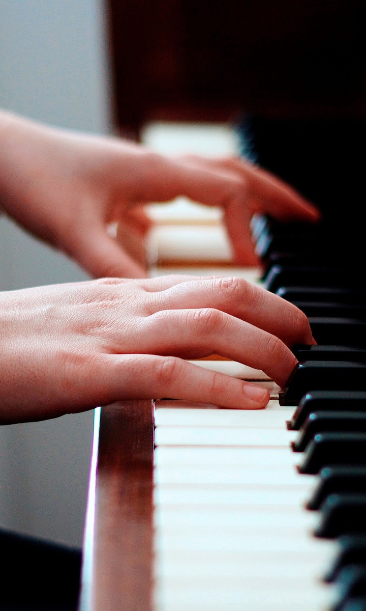peano playing lover