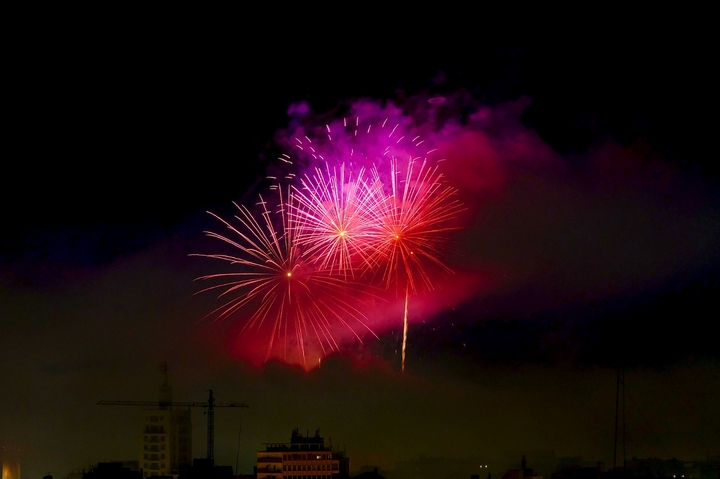Fuegos artificiales rojos