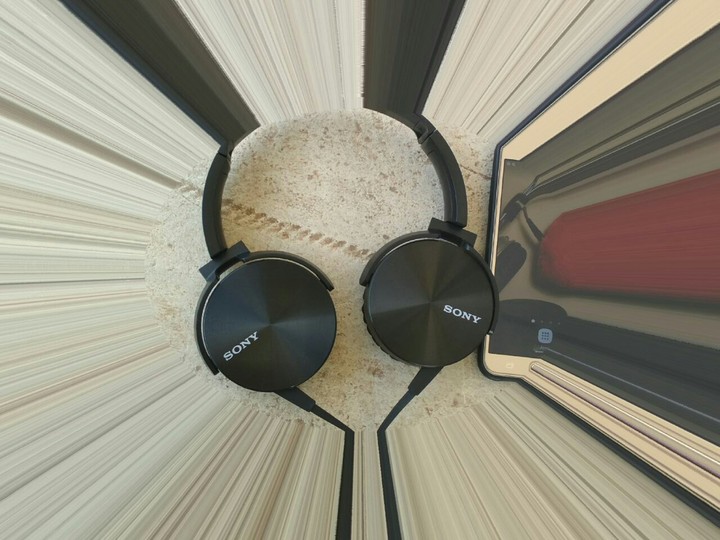 Headphone