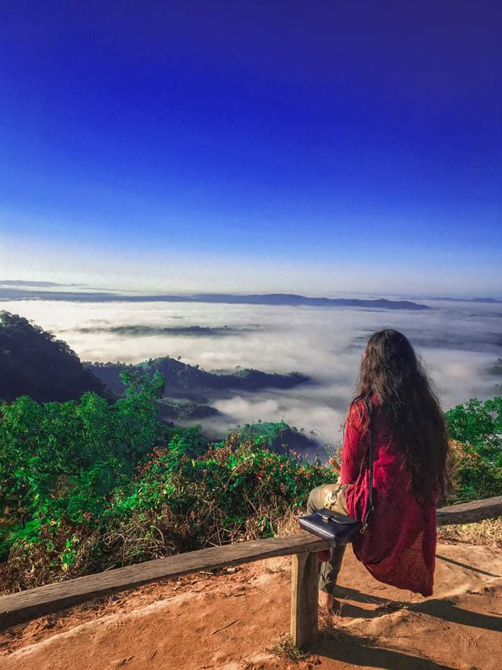 যেখানে মেঘ পাহাড় ছুঁয়ে যায়.....

সাজেক
