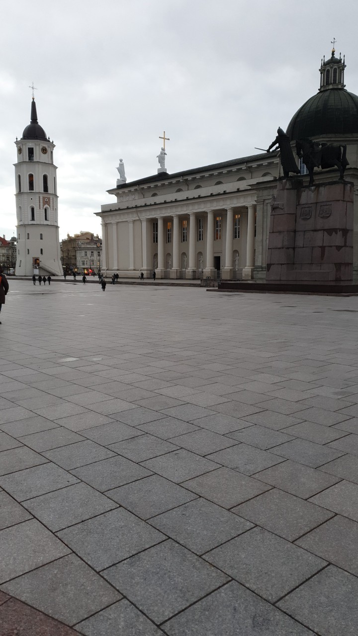 город