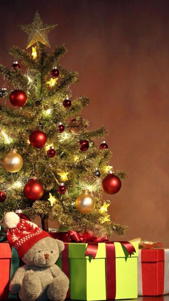 Christmas tree with gifts