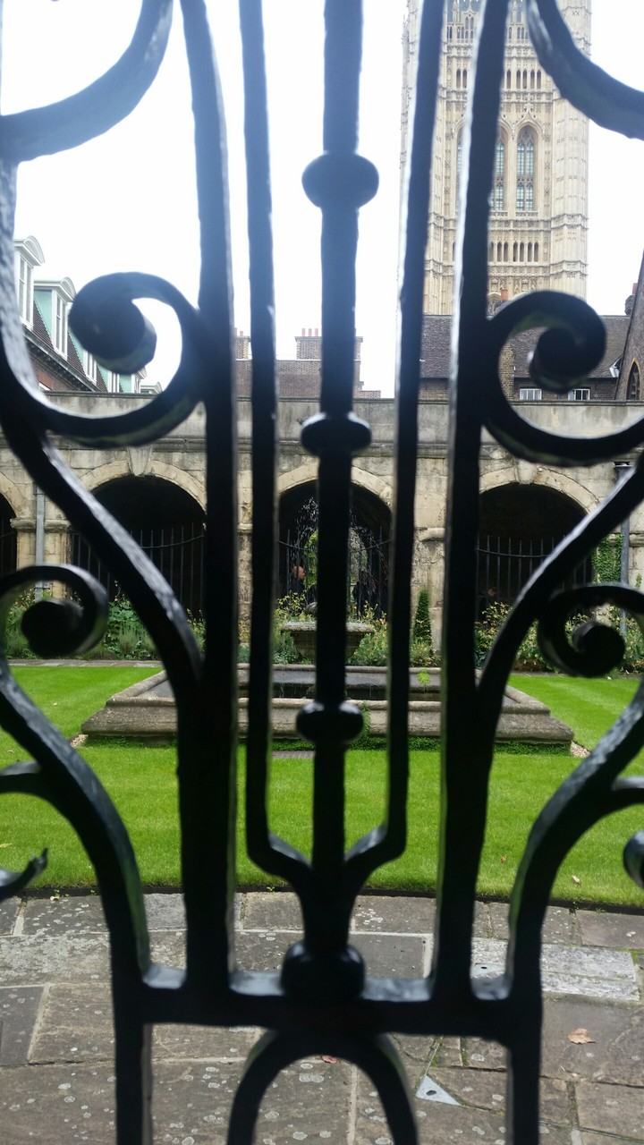 Gate