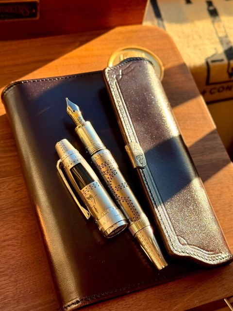тапети stationery, Leather