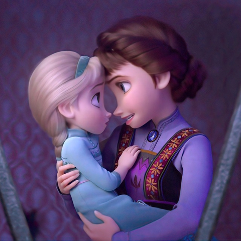 QUEEN IDUNA AND YOUNG ELSA