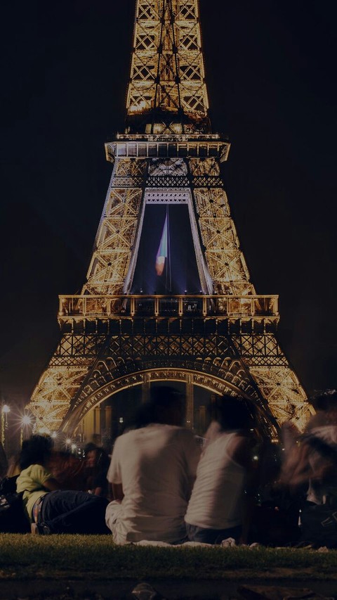 _-Eiffel tower -_