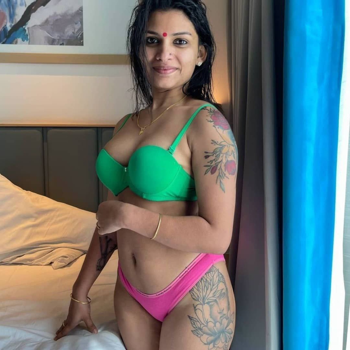 Big Boobs Sexy Indian Model in Bikini