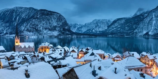 Hallstatt in deep winter snow