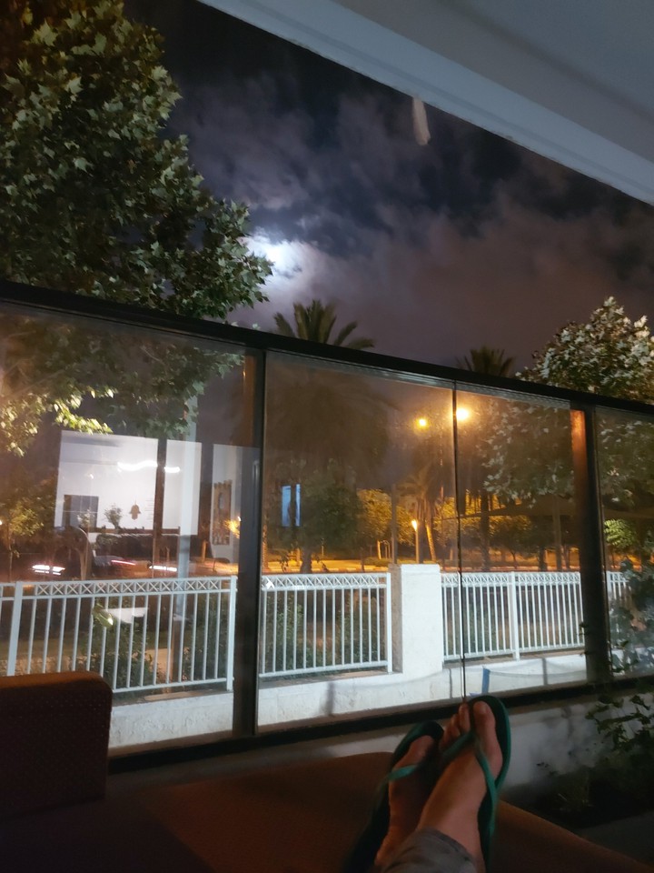 balcony 2 am