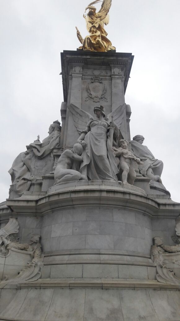 statue in london