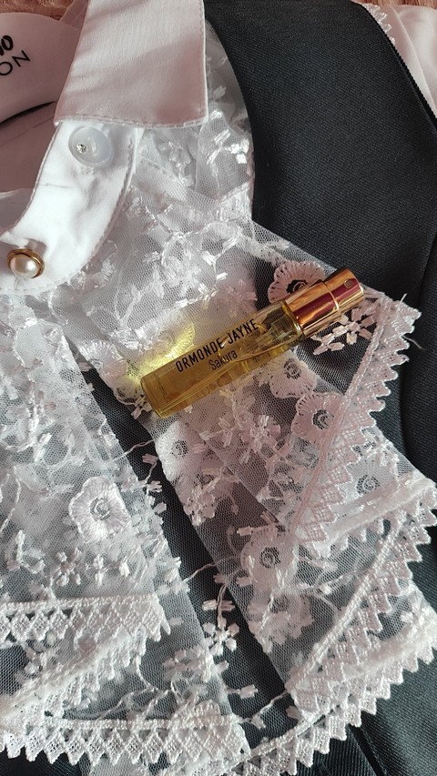 тапети lace, Button